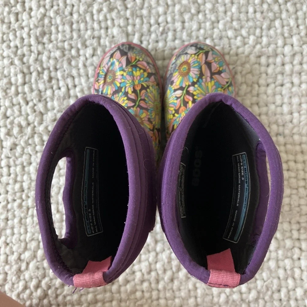 Bogs Youth Size 3 Floral Purple Waterproof Pullon Boots Rain Snow Mud Dirty